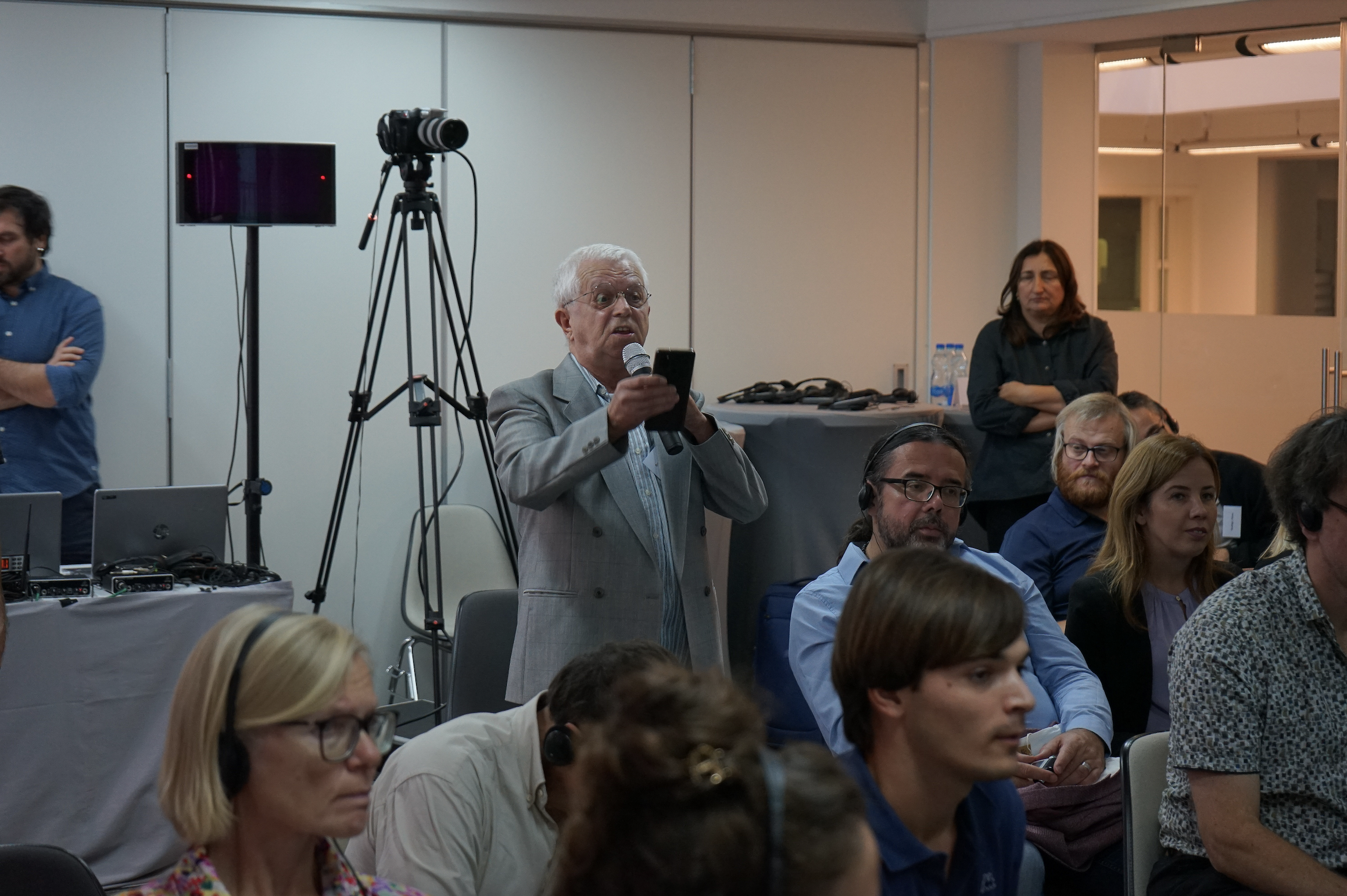 A member of the audience asks a question at the AGROMIX public conference in Belgrade, Serbia, 3 October 2023.